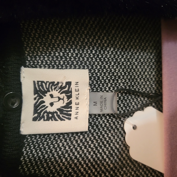 Anne Klein Black and White Floral Women's Sweater Size M - Picture 4 of 6